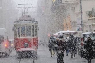 İstanbul'a arka arkaya kuvvetli kar yağışı uyarısı