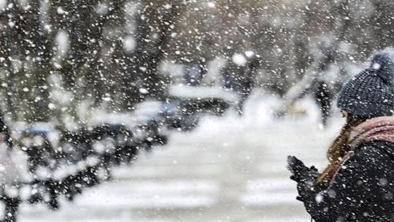 İstanbul'da kar yağışı başladı: Dondurucu soğuklara dikkat!