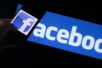 Facebook şirket ismini değiştirmeye hazırlanıyor