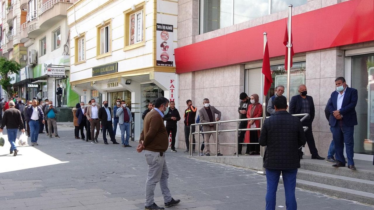 Tam kapanmada bankalar açık olacak mı?