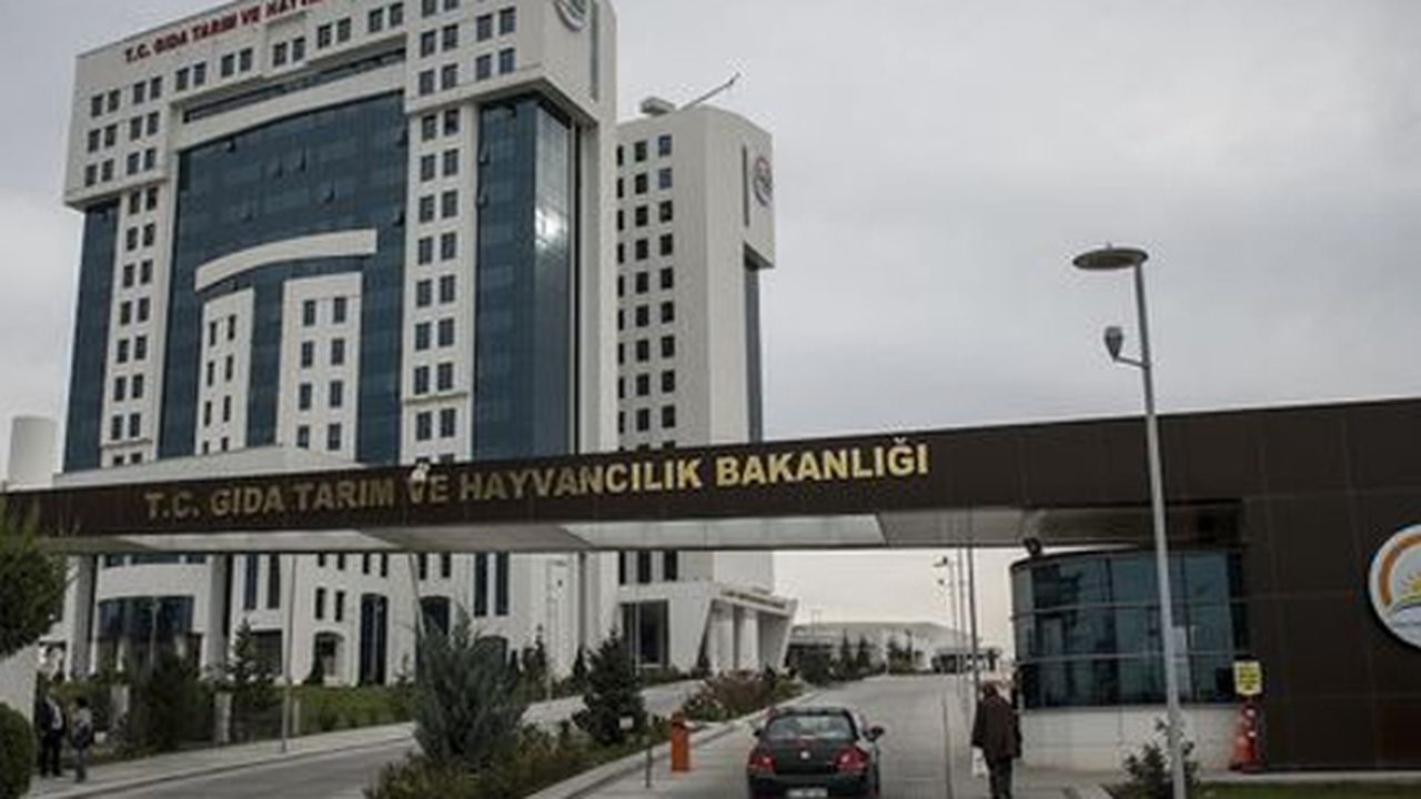 Bakan Pakdemirli istifa etti, yerine Kirişçi atandı