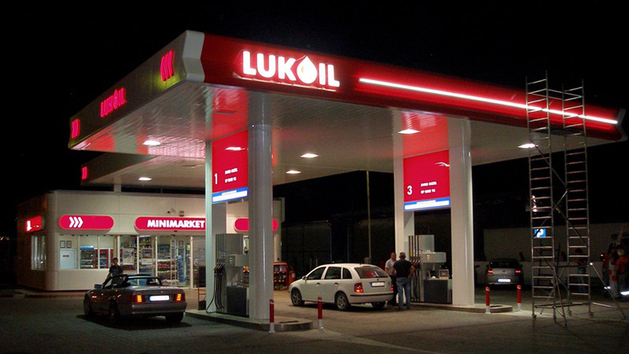 Lukoil, Rusya'daki Shell Neft'i satın alıyor