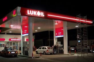 Lukoil, Rusya'daki Shell Neft'i satın alıyor