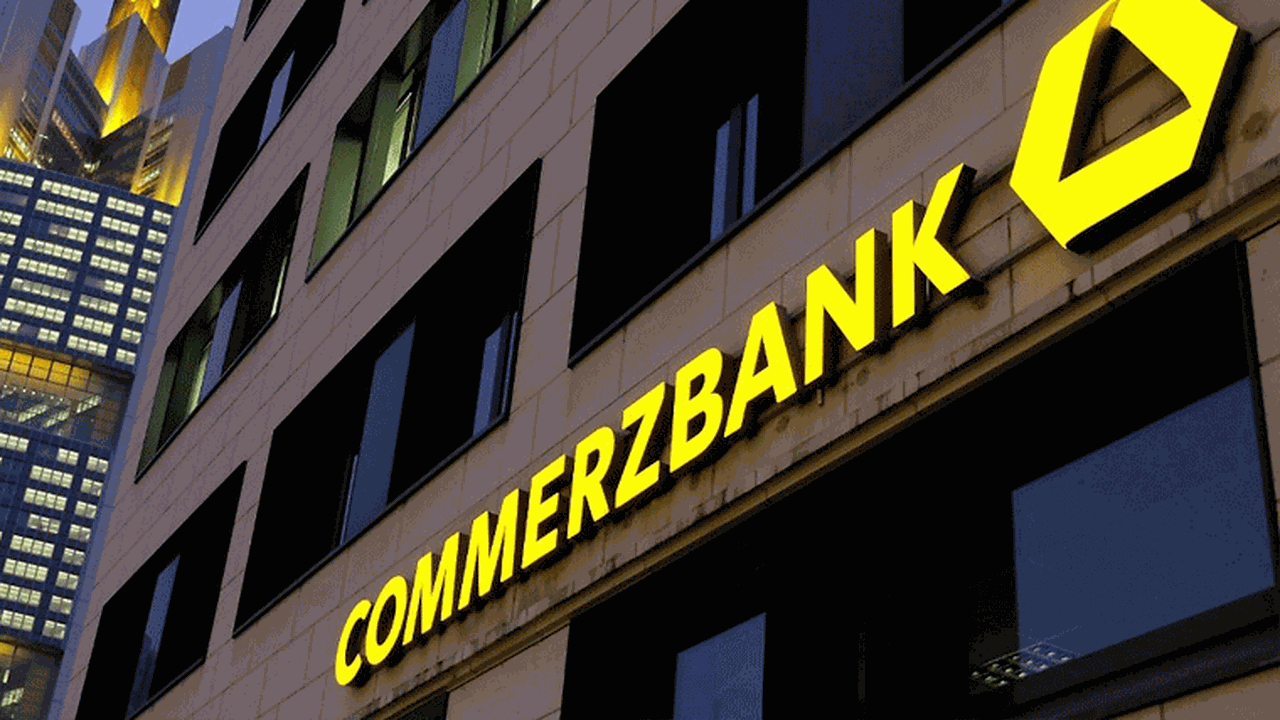 Commerzbank CEO'su görevinden ayrılıyor