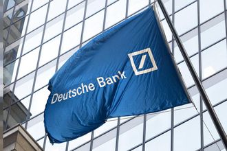 Deutsche Bank gelir hedefini yükseltti